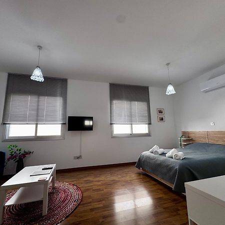 Lovely Studio Apartment In Pafos Exterior photo